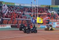 4月25日，烟台招远。齐鲁超赛烟台赛区，铁骑助阵烟台队旗开得胜。