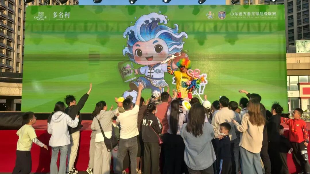 赛场之内热血交锋  赛场之外“第二现场”同步热闹