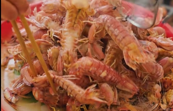 肉厚满黄！正是爬虾最肥时，一口下去全是鲜味