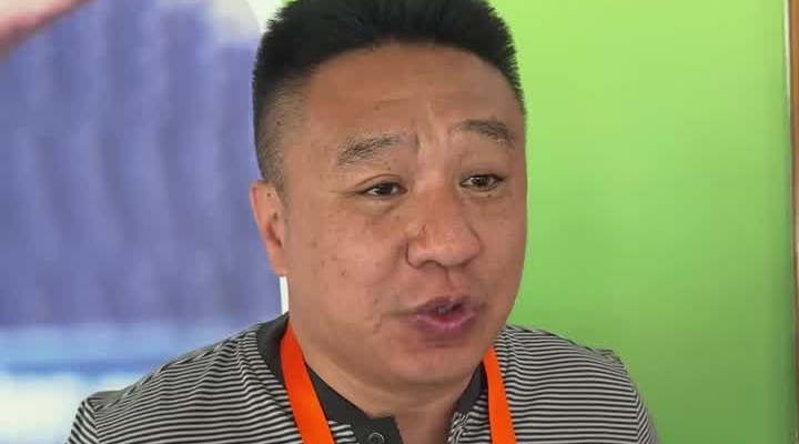 烟台籍原鲁能泰山队球员耿玉杰为烟台队加油
