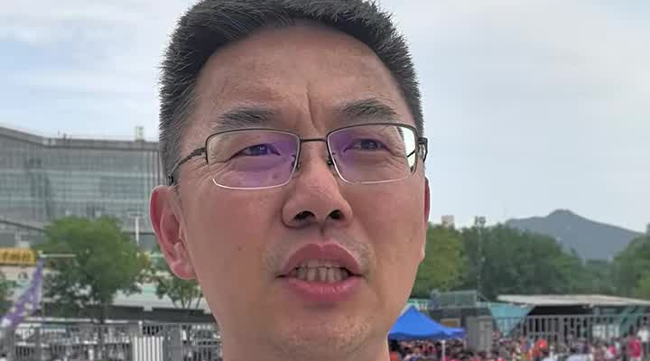 烟台银，行！比赛现场，烟台银行副行长姜雷接受记者专访