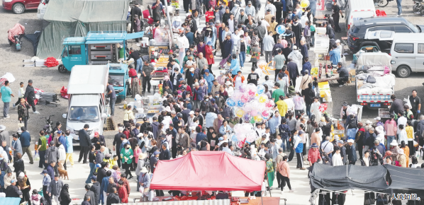 宁海街道“集福启市 乐活宁海”邻里幸福大集温情启幕
