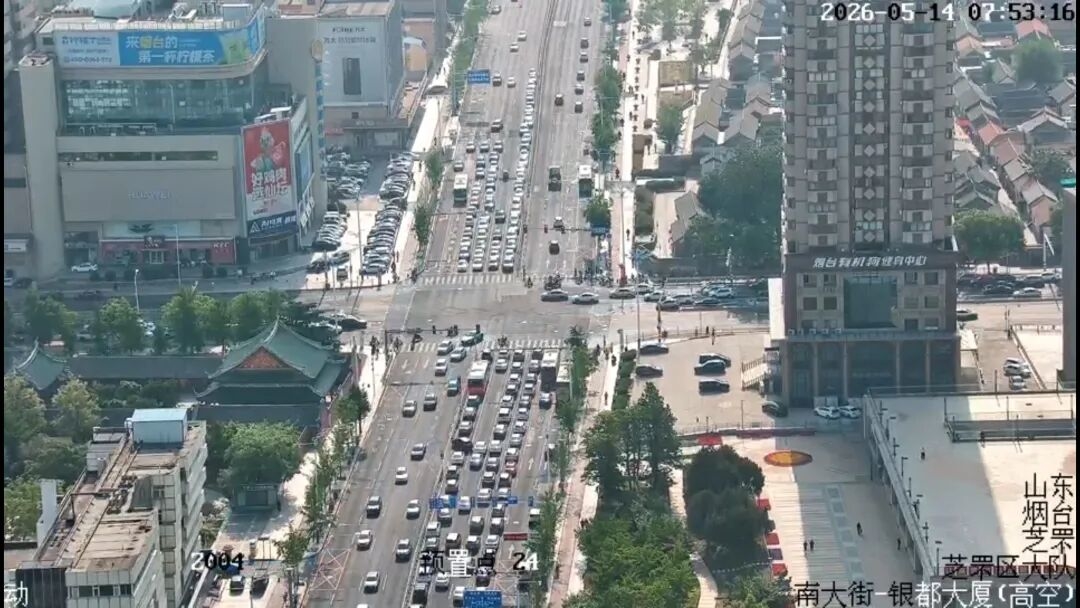 路口信号灯全部变红？@烟台驾驶员：千万别抢行！