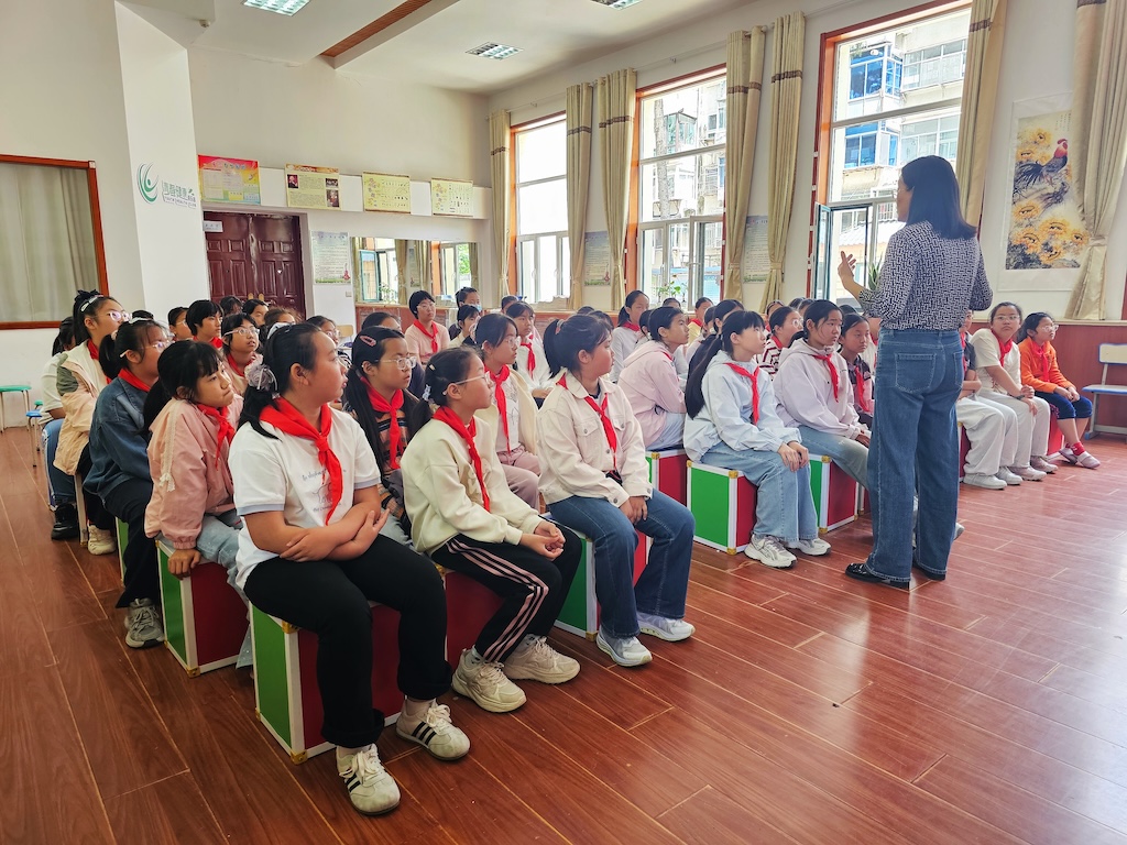 我的青春我做主 新海阳小学开展五年级女生青春前期心理健康宣讲