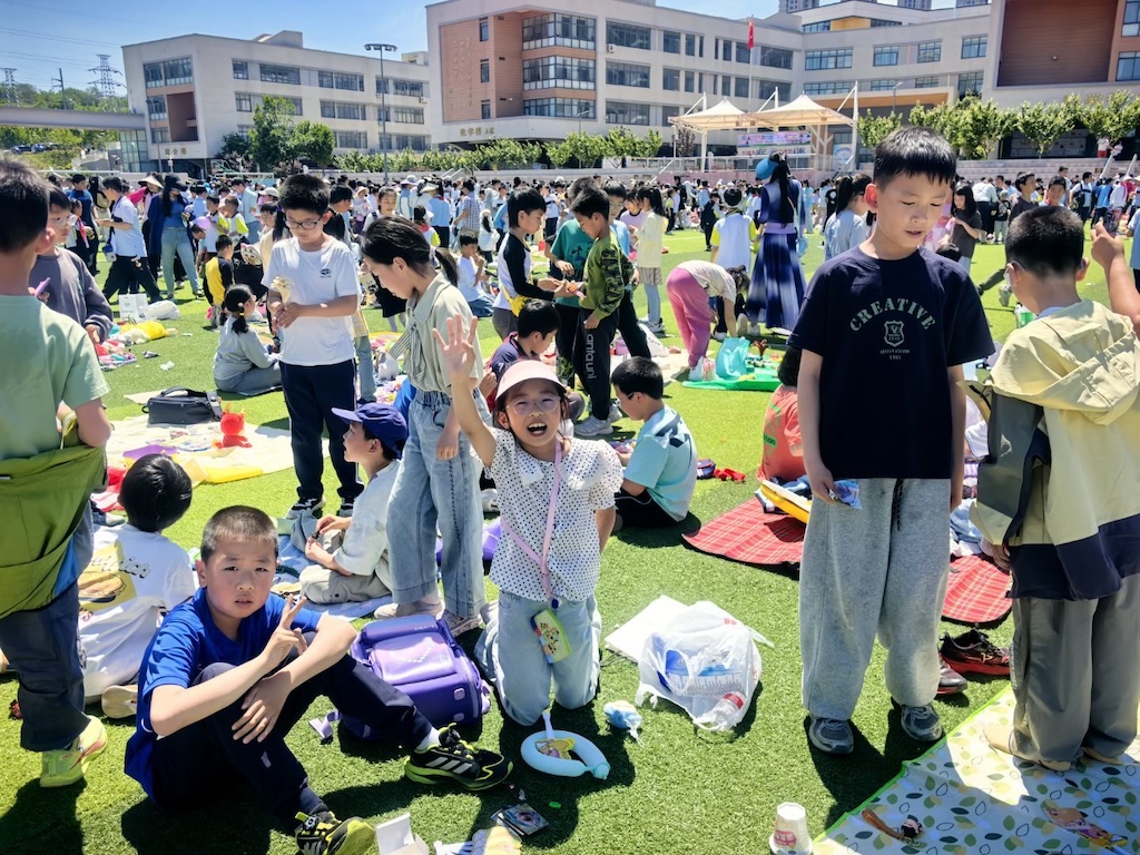 “童心跃动·快乐淘”——莱山区第二实验小学六一跳蚤市场活动圆满举行