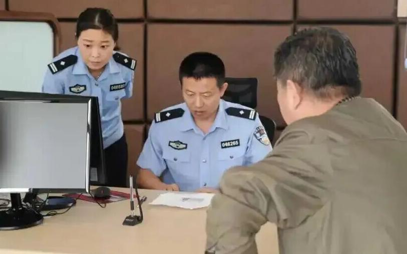 案头灯亮了一整夜，他把“零差错”焊在莱州执法质量“第一道防线”上→
