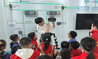 烟台职业学院开展人工智能机器人主题研学活动