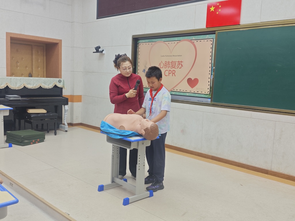 珍爱生命 严防溺水——奇山小学开展防溺水安全微课堂讲座
