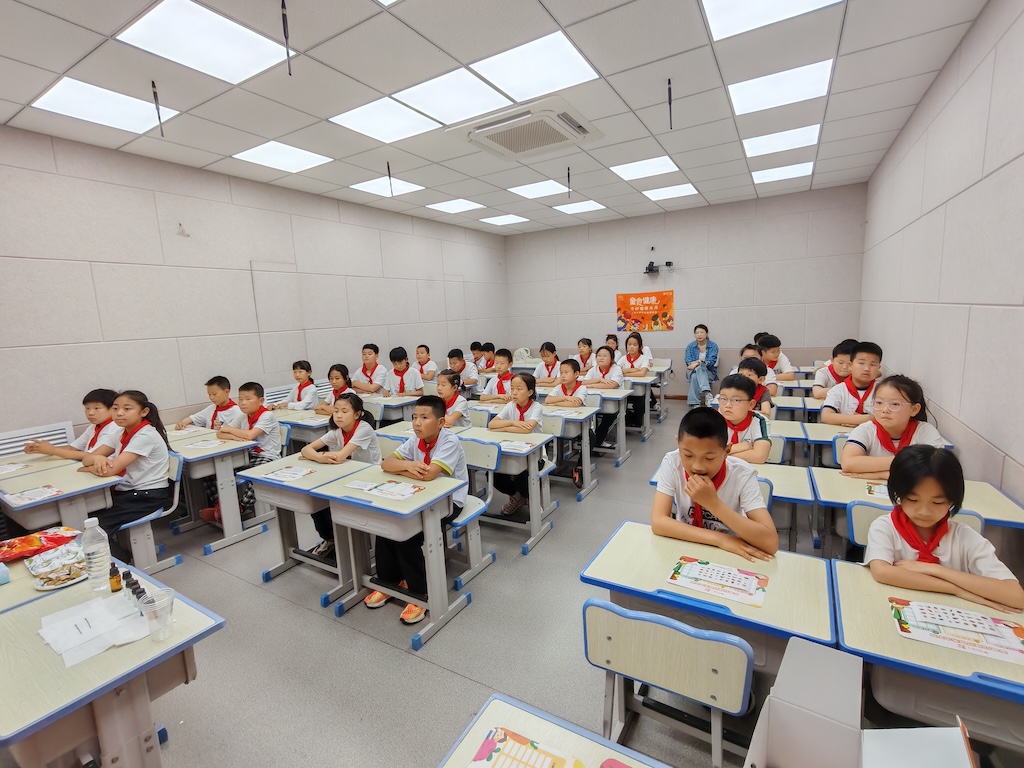 芝罘区青年路小学举办食品安全科普讲座