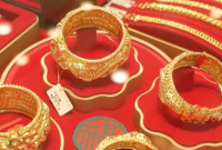 金饰克价，年内下跌近450元