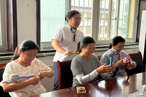 艾香迎端午 匠心送安康 烟台农商银行牟平区高陵支行党支部开展艾草锤手工DIY主题活动