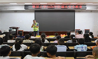 他们跑遍栖霞校园，只为了给孩子心里种下一颗“安全种子”
