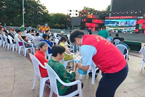 金融润民心 服务暖广场 烟台农商银行福山区支行开展普惠金融宣传活动