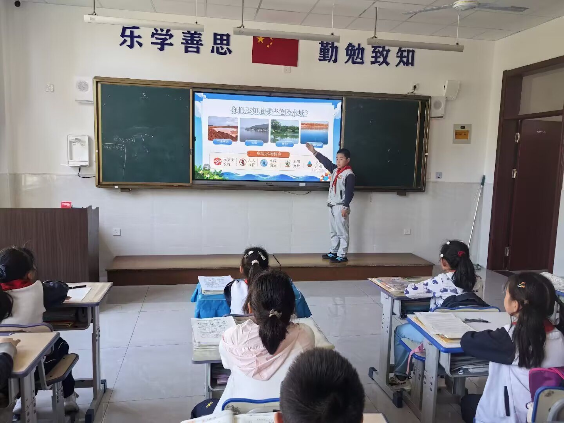 芝罘区新石路小学开展防溺水安全教育