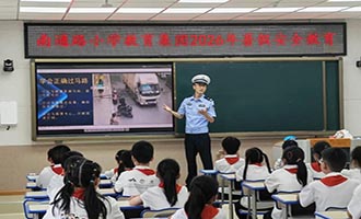 烟台交警安全宣讲进校园 拧紧假期“安全阀”