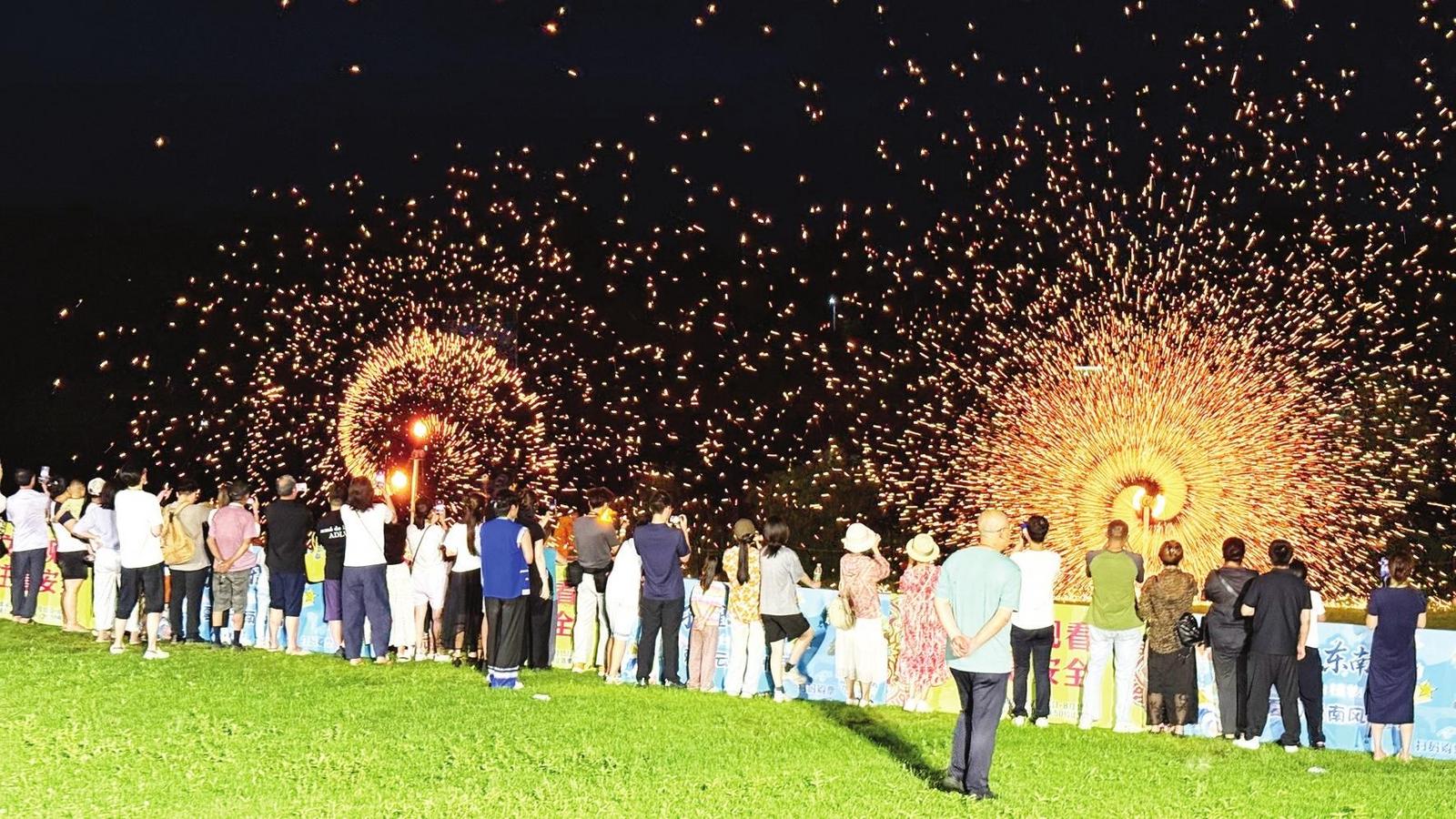 烟台植物园“孔雀东南飞·夏日云南风情季”正式启幕