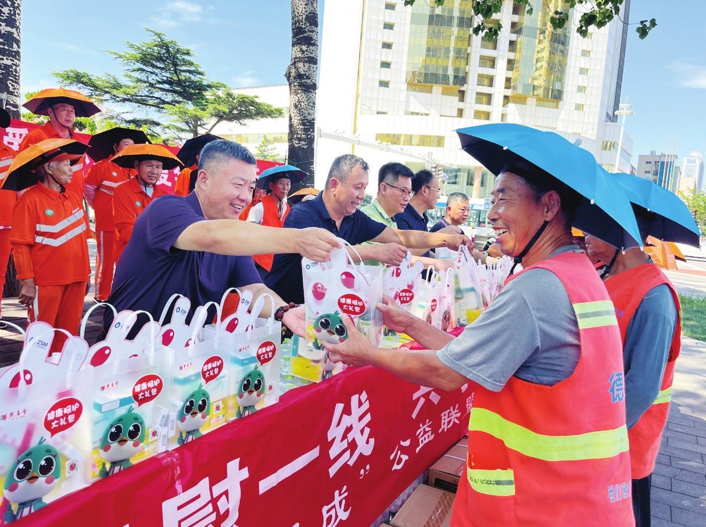 烟台市慈善总会联动多方单位开展关爱环卫工人公益慰问活动