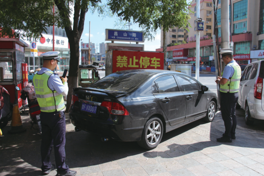 烟台交警专项治理“任性停车”