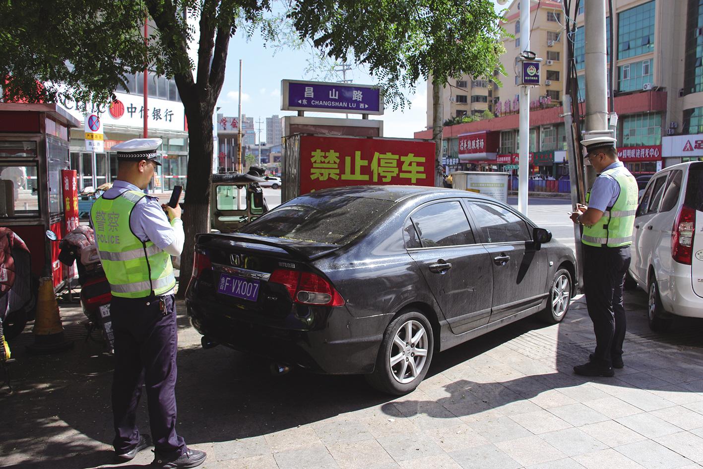 烟台交警专项治理 “任性停车”