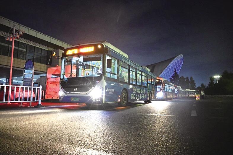 烟台公交延时 守护旅客深夜归家路