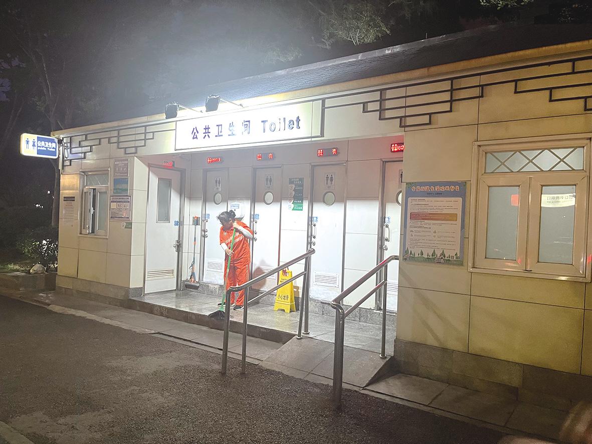 芝罘区公厕改造提升 标识亮了，设施增了