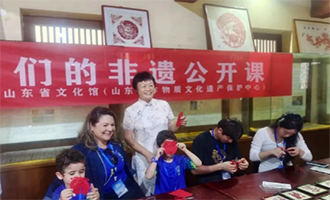 栖霞来了群“洋徒弟”，拜师学做花饽饽、打胶东大鼓……