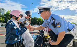 元气开学！烟台交警全程在线守护上学路