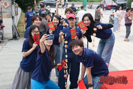 当“花束般”的镜头，遇上果都的“质感”——《花束般的讨债》在栖霞热拍