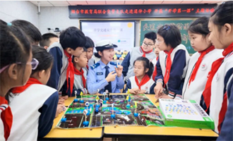 开学第一课｜直播云课堂 + 趣味沉浸式宣讲！烟台交警护航全市学子平安开学路