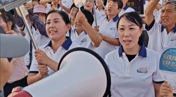 村歌开赛前现场气氛特别“燃”