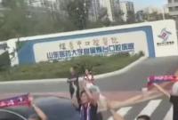 9月12日，齐鲁超赛烟台主场迎战威海，一声“欢迎回家”！绿茵牵起烟威两地情！