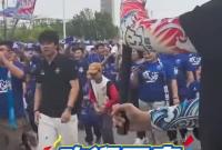 9月12日，齐鲁超赛烟台主场，横幅高挂、万人相迎！足球之外，是胶东人刻在骨子里的情谊！