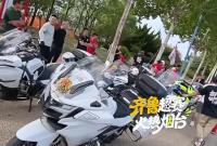 威海球迷，请感受烟台排面！烟台球迷“举家出动”迎接今晚前来观看齐鲁超赛主场比赛的威海球迷。