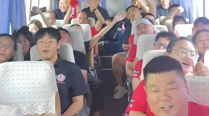 客场为烟台队撑腰！烟台球迷会近百人远征淄博